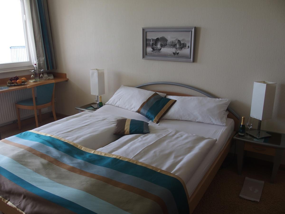 Hotel Pension Café Hasler Bodman-Ludwigshafen Esterno foto