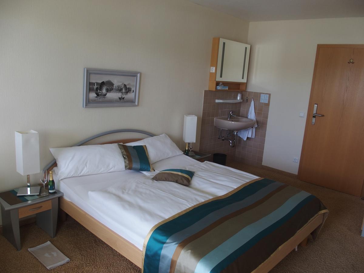 Hotel Pension Café Hasler Bodman-Ludwigshafen Esterno foto
