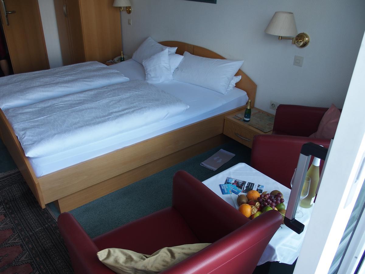 Hotel Pension Café Hasler Bodman-Ludwigshafen Esterno foto